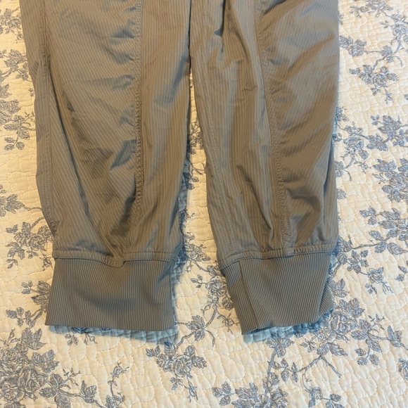 Lululemon Dance Studio Mid-Rise Jogger Full Length Rhino Gray Size 10 - Picture 4 of 7